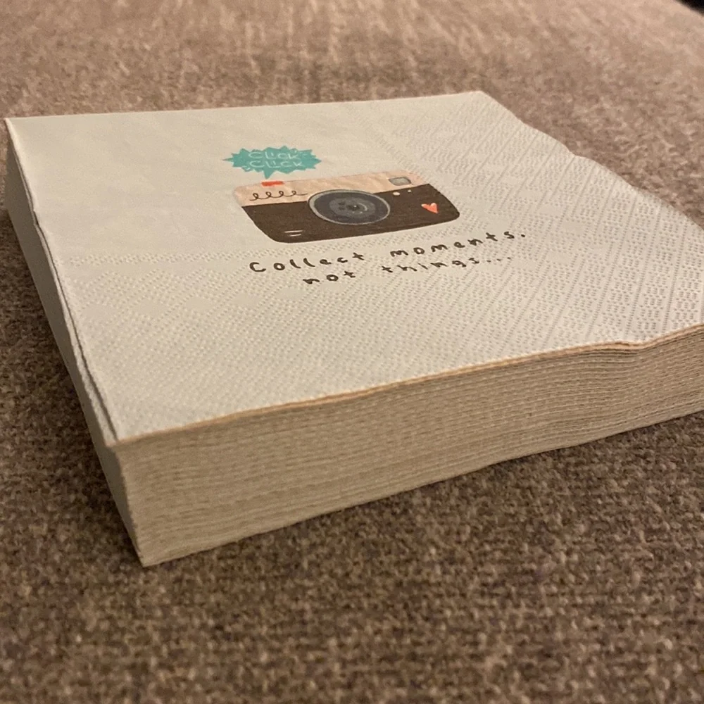 NEW 20ct package of napkins